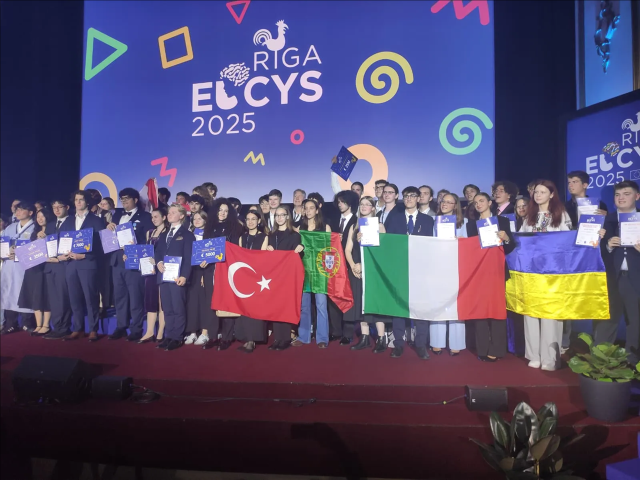 eucys-ten-genc-bilim-insanlarimiza-cifte-odul